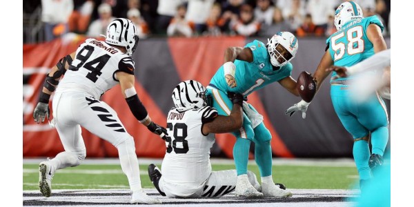 El mariscal de campo de los Miami Dolphins, Tua Tagovailoa, fuera por lesión
